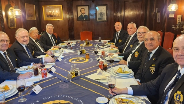 Ex cadetes y oficiales de la Armada "Caleuche" sostienen encuentro de Camaradería con "Cien Águilas"